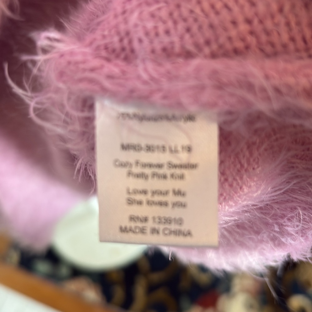 Show me your Mumu Cozy Forever Sweater. Worn a few times. Good shape‎ - Picture 7 of 7